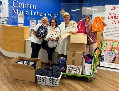 Consegna materiale scolastico Centro Maria Letizia verga